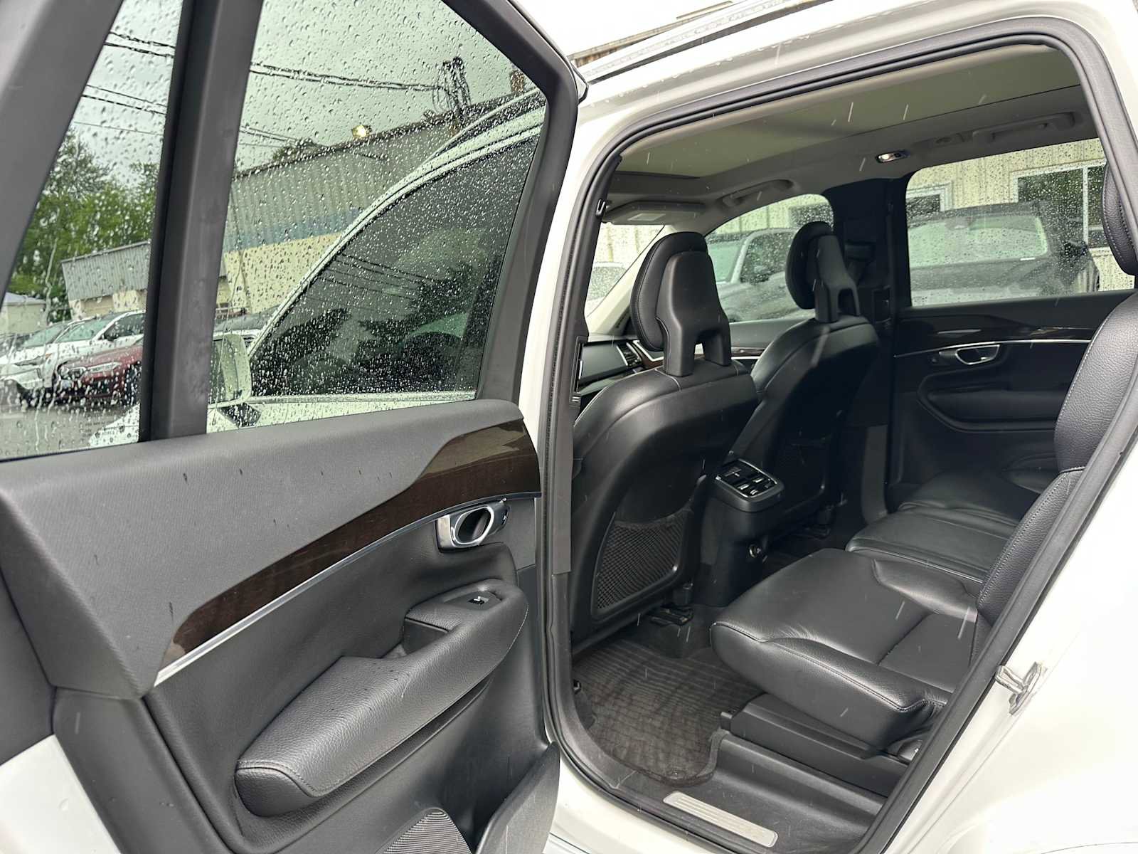 Used 2017 Volvo XC90 T6 Momentum w/ Vision Package AWD/4WD image 16