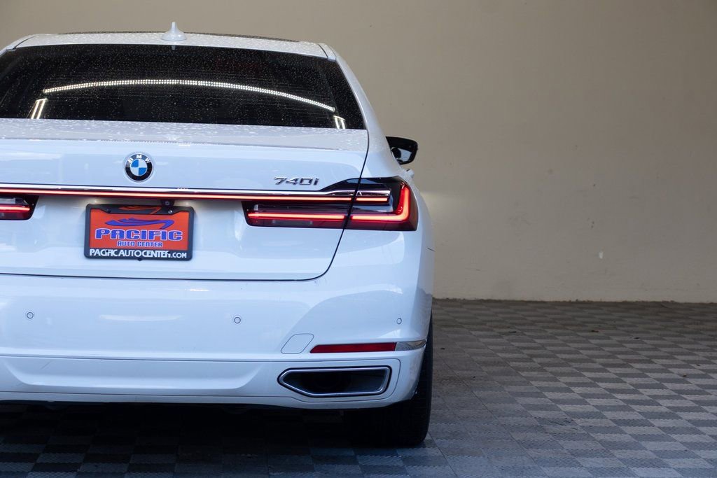 Used 2021 BMW 740i w/ Premium Package RWD image 12