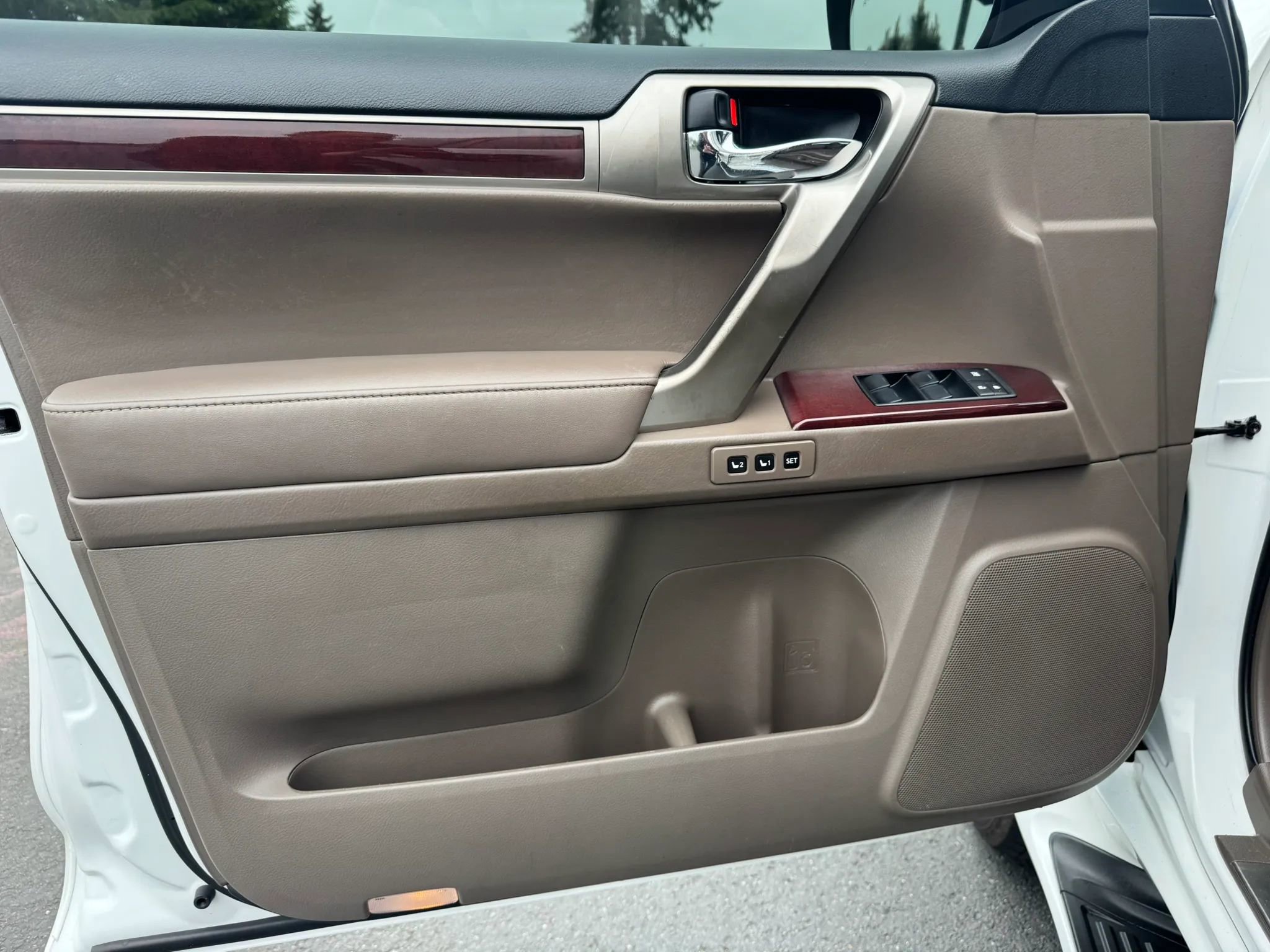 Used 2014 Lexus GX 460 w/ Premium Package AWD/4WD image 38