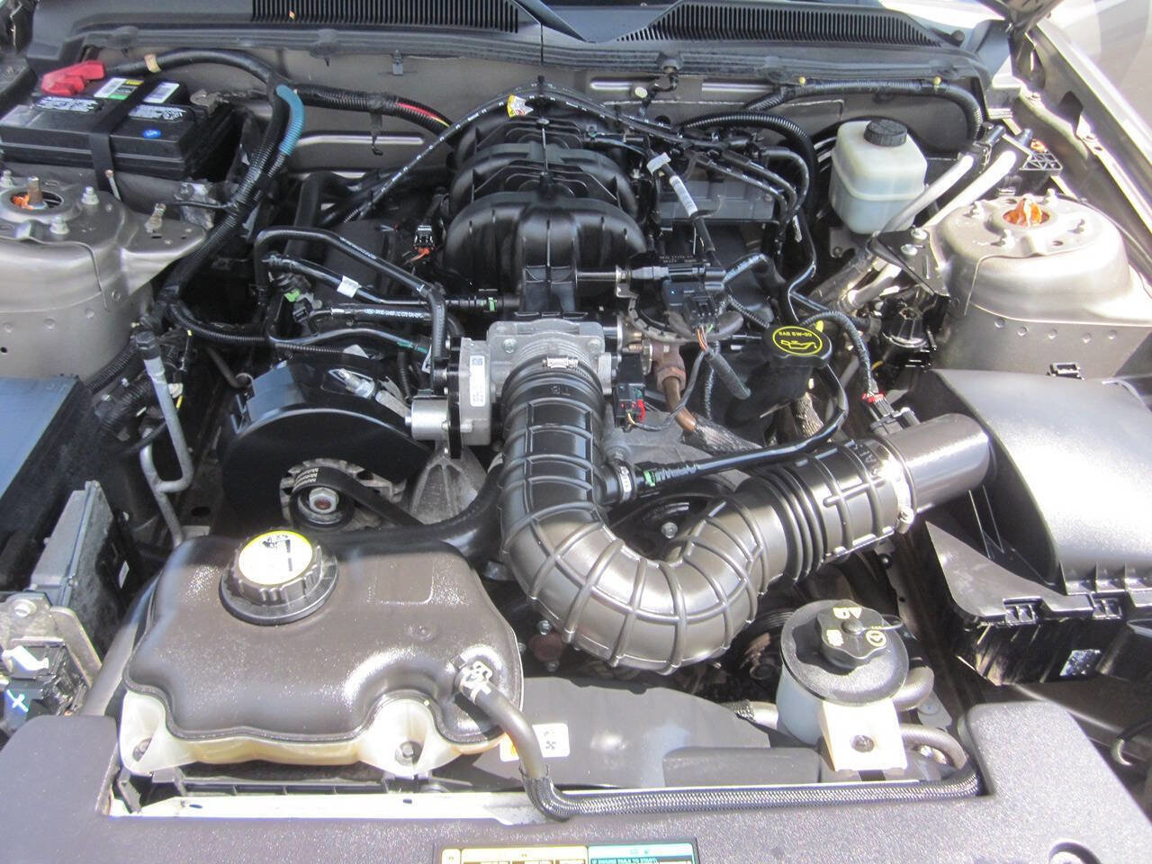 Used 2005 Ford Mustang Premium image 19