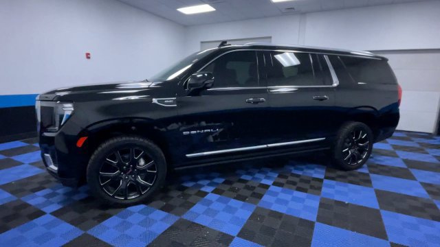 Used 2023 GMC Yukon XL Denali AWD/4WD image 4