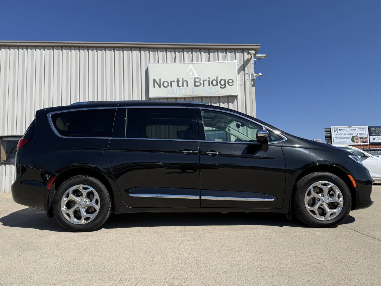 Used 2021 Chrysler Pacifica Limited w/ Premium & Safety Sphere Group AWD/4WD image 35