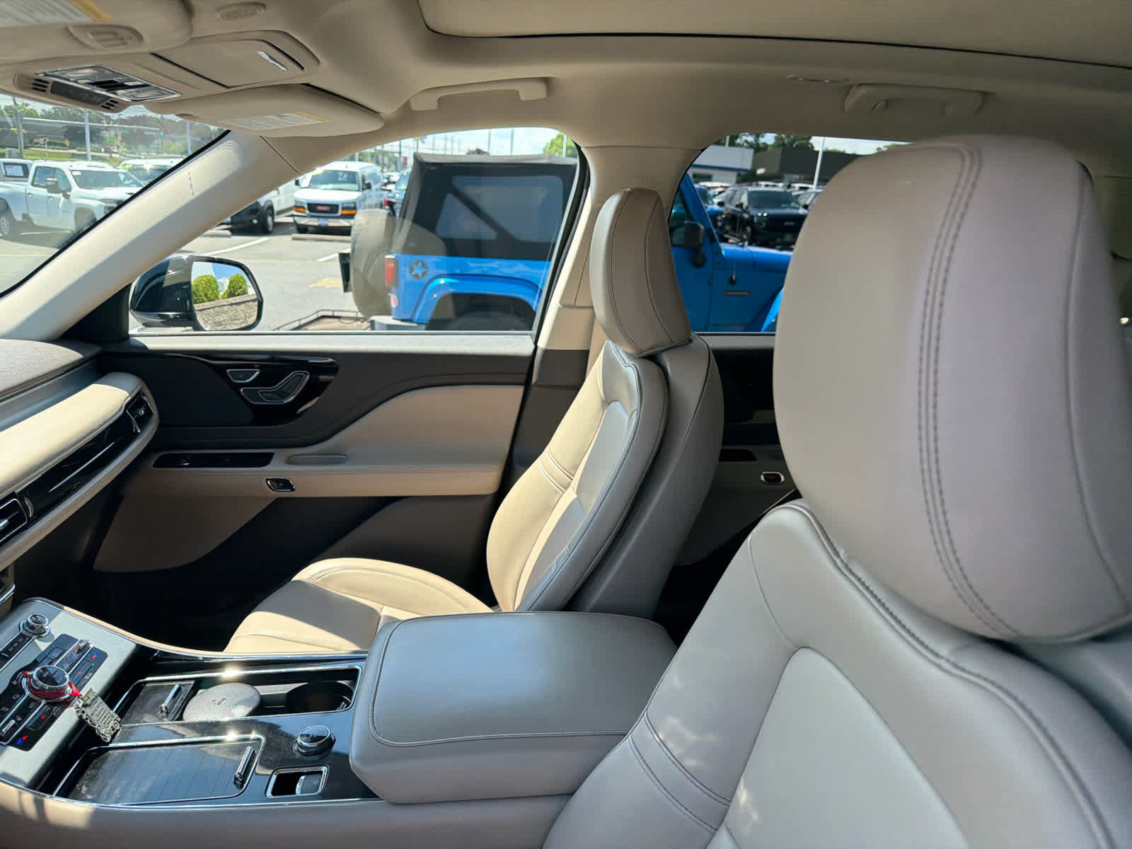 Used 2022 Lincoln Aviator AWD w/ Premium Package image 8