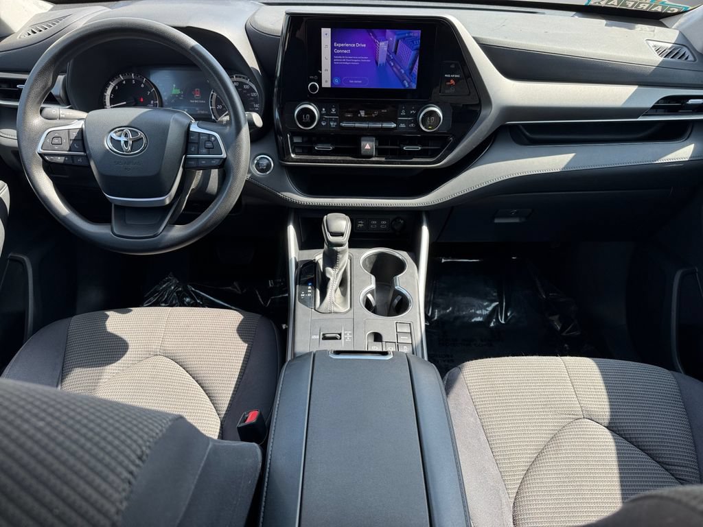Used 2023 Toyota Highlander L FWD image 12