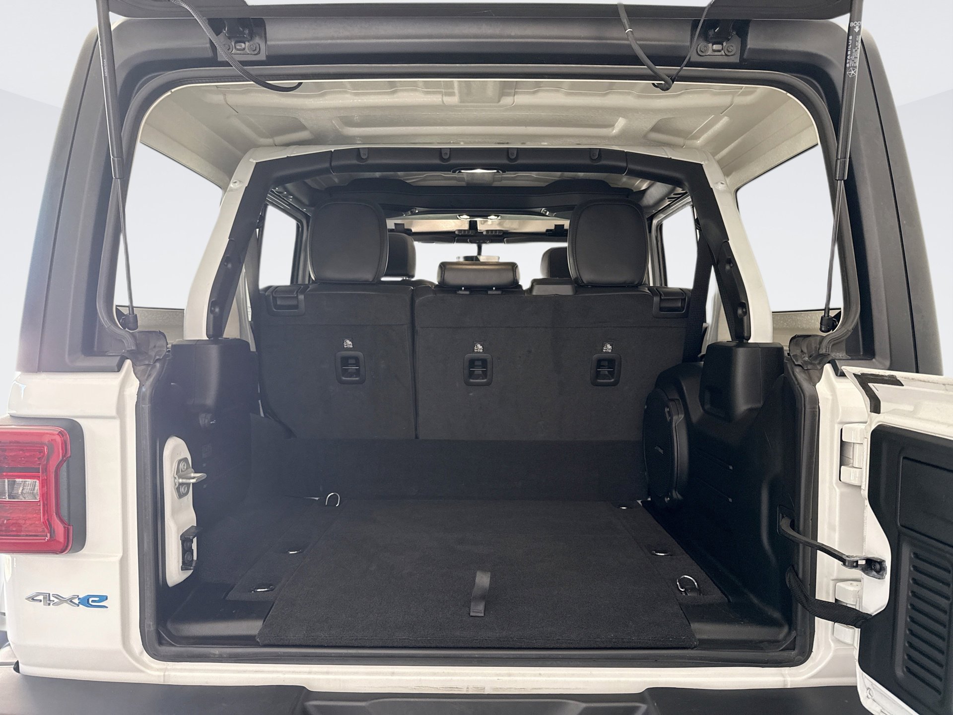 Used 2023 Jeep Wrangler Unlimited Sahara image 19