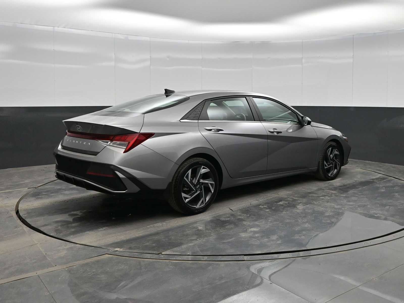 Certified 2025 Hyundai Elantra SEL image 8