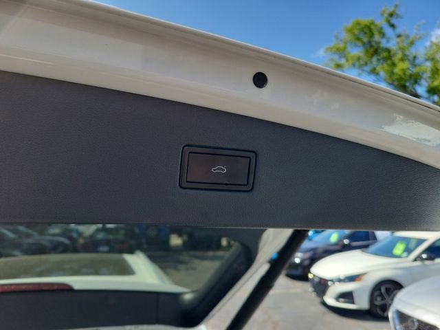 Used 2018 Volkswagen Tiguan SEL FWD image 8