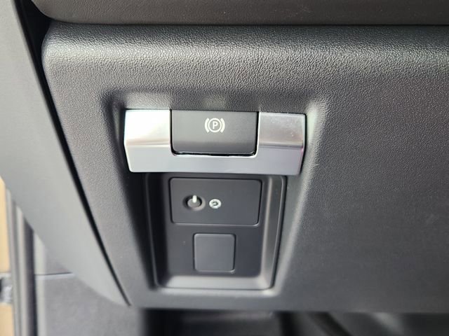Used 2023 Land Rover Defender 90 X AWD/4WD image 21