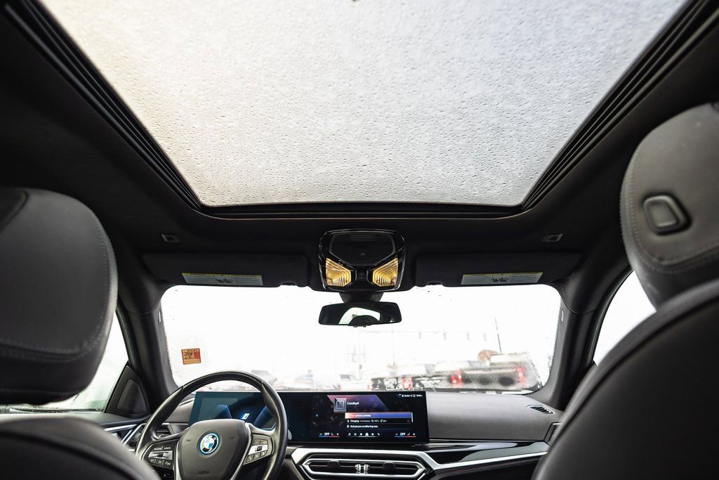 Used 2024 BMW i4 xDrive40i AWD/4WD image 28