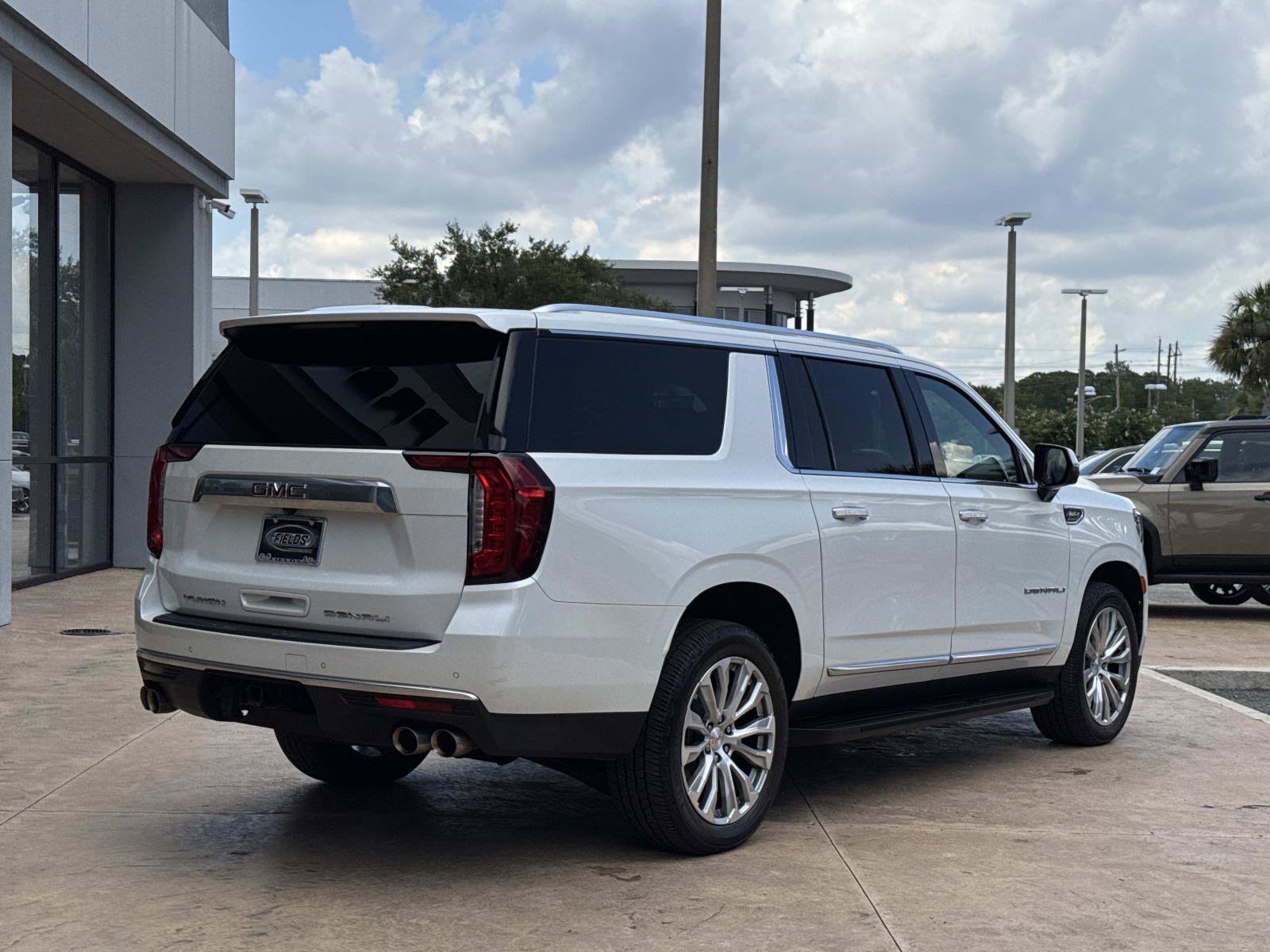 Used 2023 GMC Yukon XL Denali w/ Max Trailering Package AWD/4WD image 3