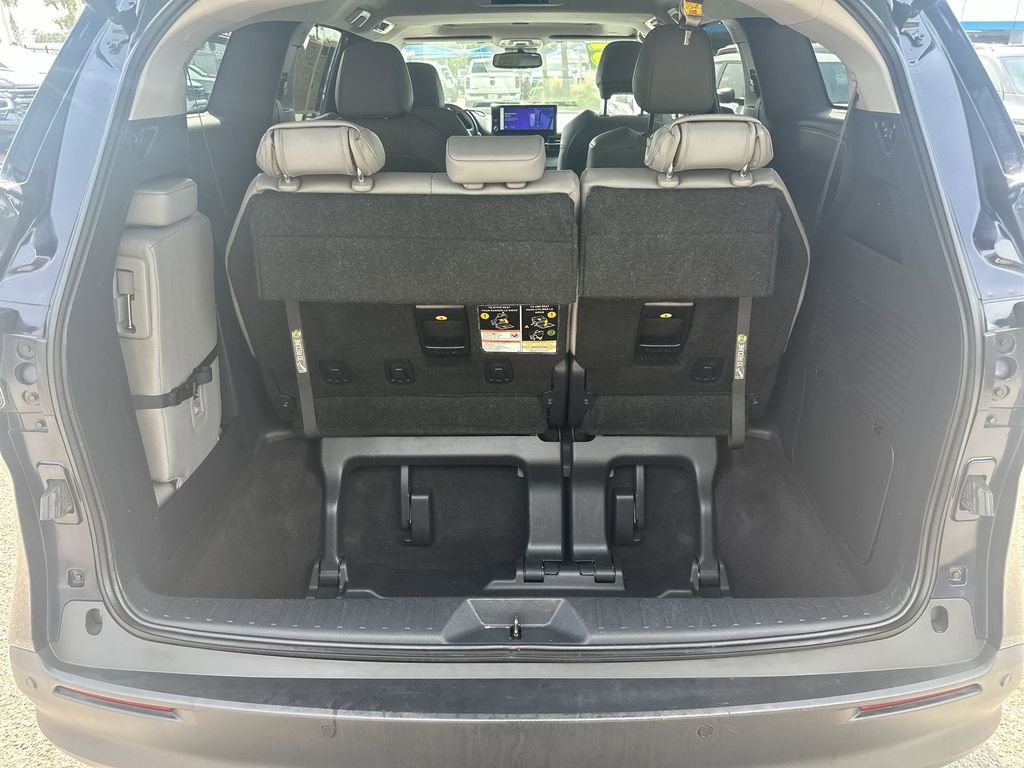 Used 2025 Toyota Sienna XLE FWD image 28