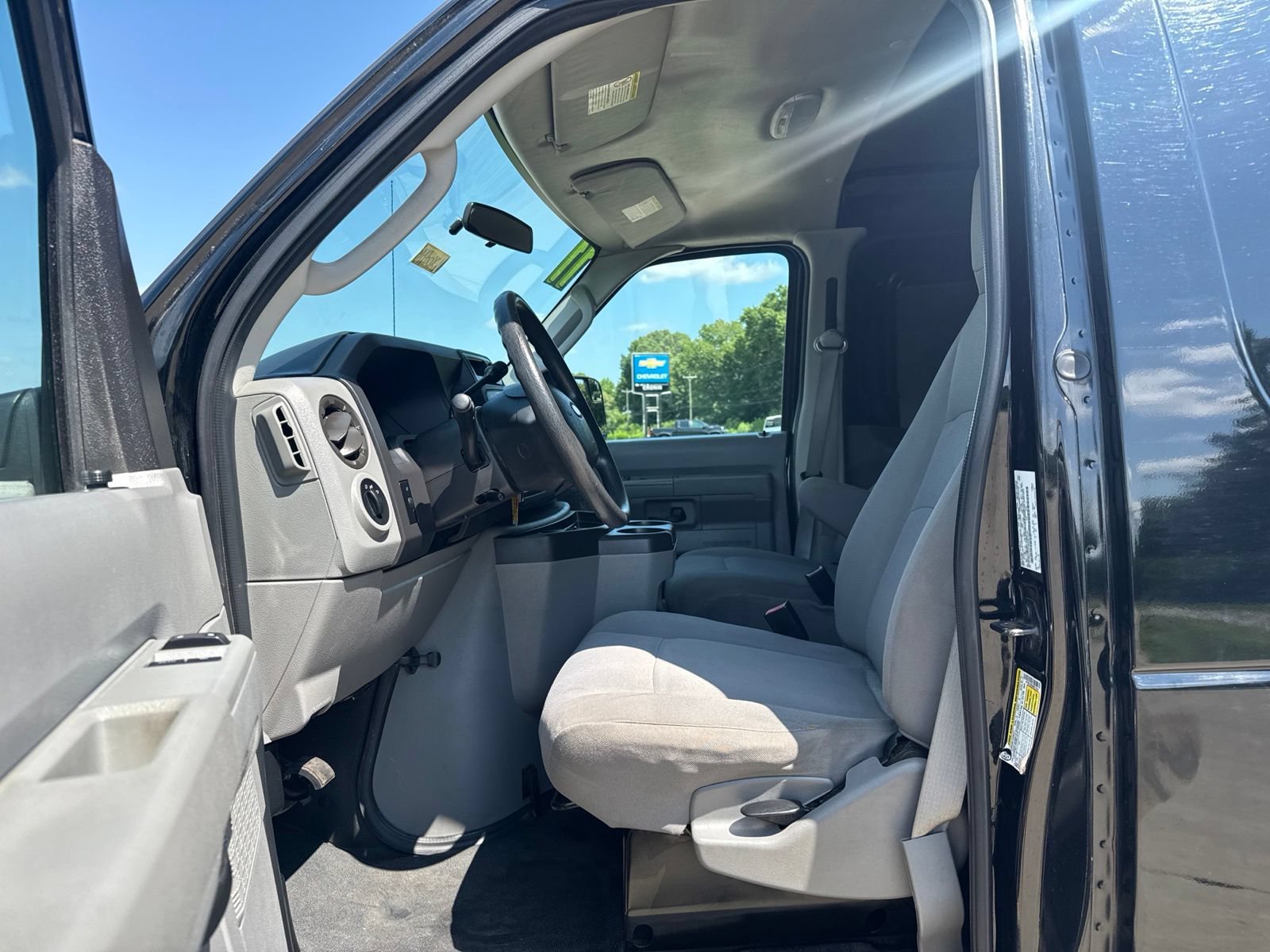 Used 2011 Ford E-150 and Econoline 150 w/ Commercial Cargo Van Pkg RWD image 13