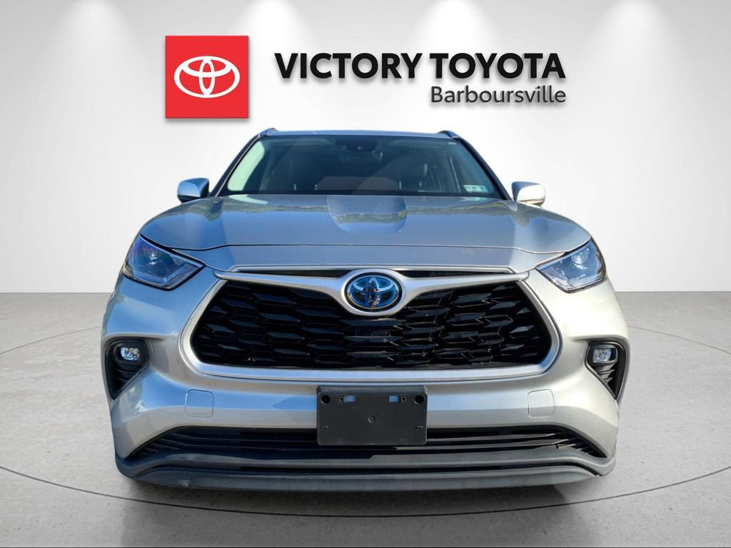 Used 2021 Toyota Highlander XLE AWD/4WD image 8