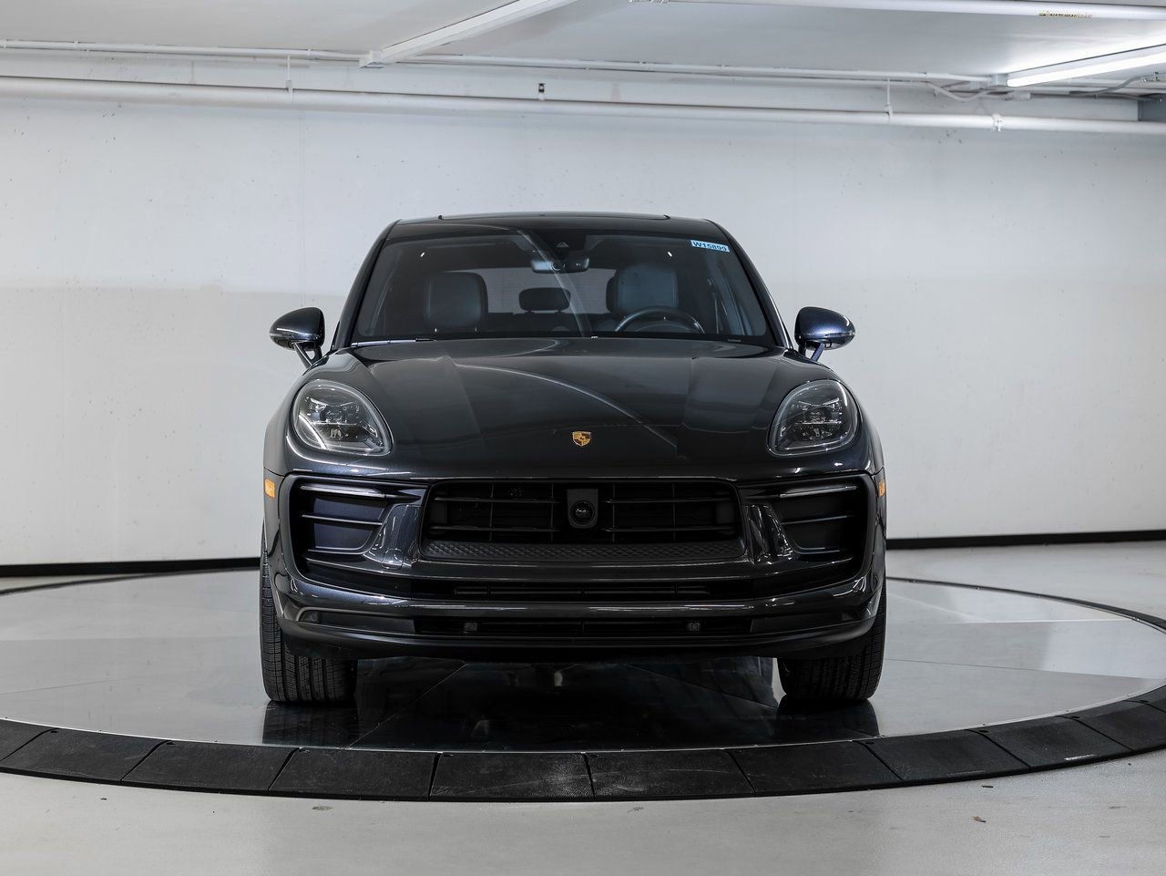 Certified 2025 Porsche Macan AWD/4WD image 10
