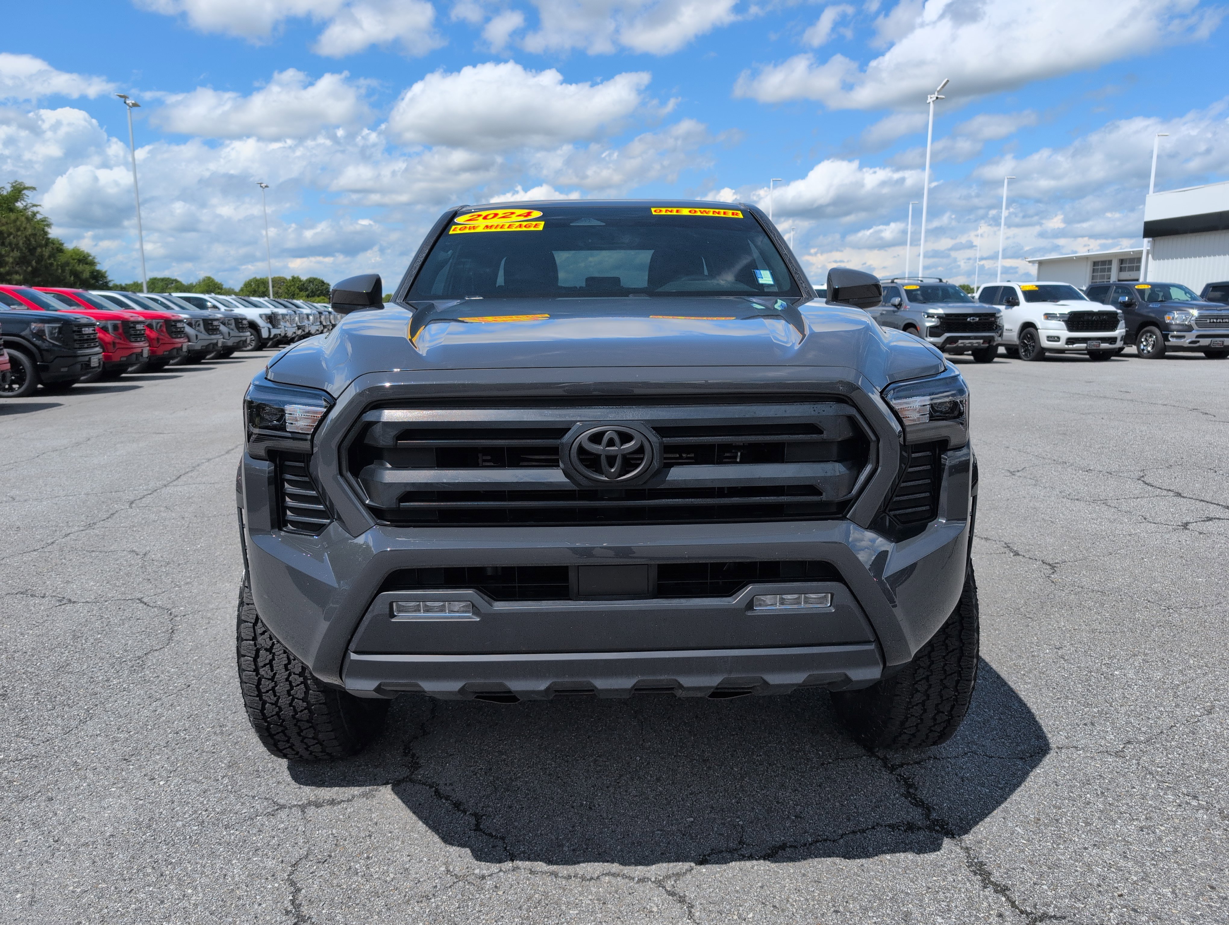 Used 2024 Toyota Tacoma SR5 AWD/4WD image 12