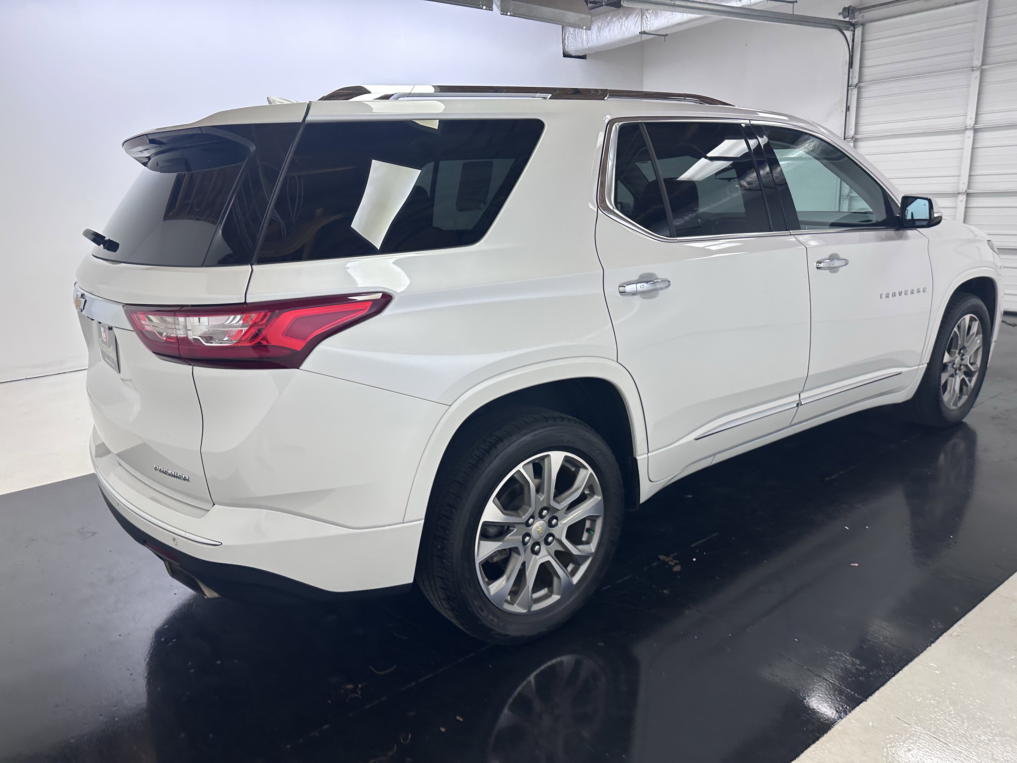 Used 2019 Chevrolet Traverse Premier w/ Driver Confidence II Package image 11