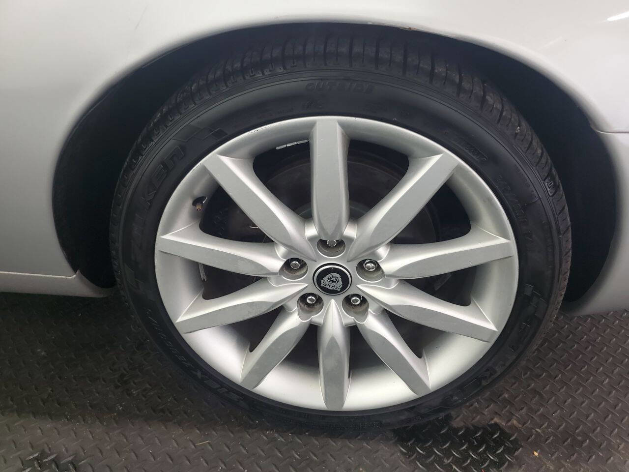 Used 2004 Jaguar XK8 Convertible image 17