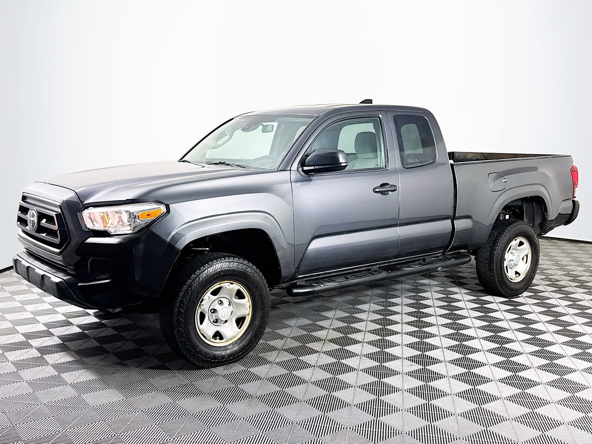 Used 2020 Toyota Tacoma SR image 4