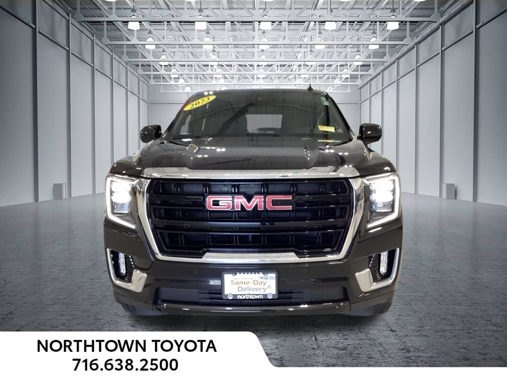 Used 2023 GMC Yukon SLE w/ Gmc Pro Safety Plus Package AWD/4WD image 3