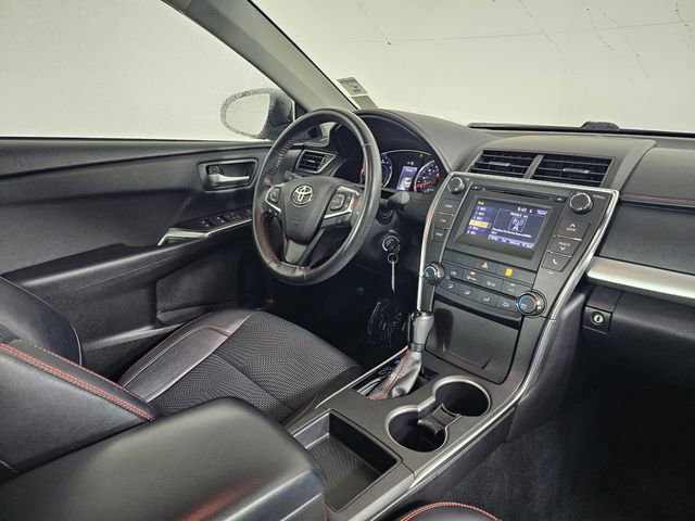 Used 2017 Toyota Camry SE image 10