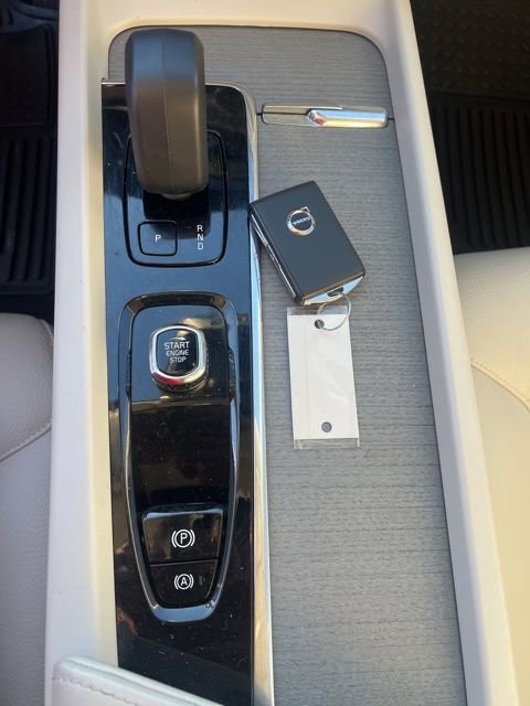Used 2023 Volvo XC60 B5 Plus image 13