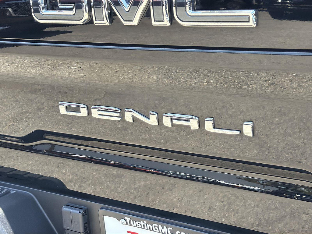 Used 2025 GMC Sierra 2500 Denali Ultimate AWD/4WD image 32