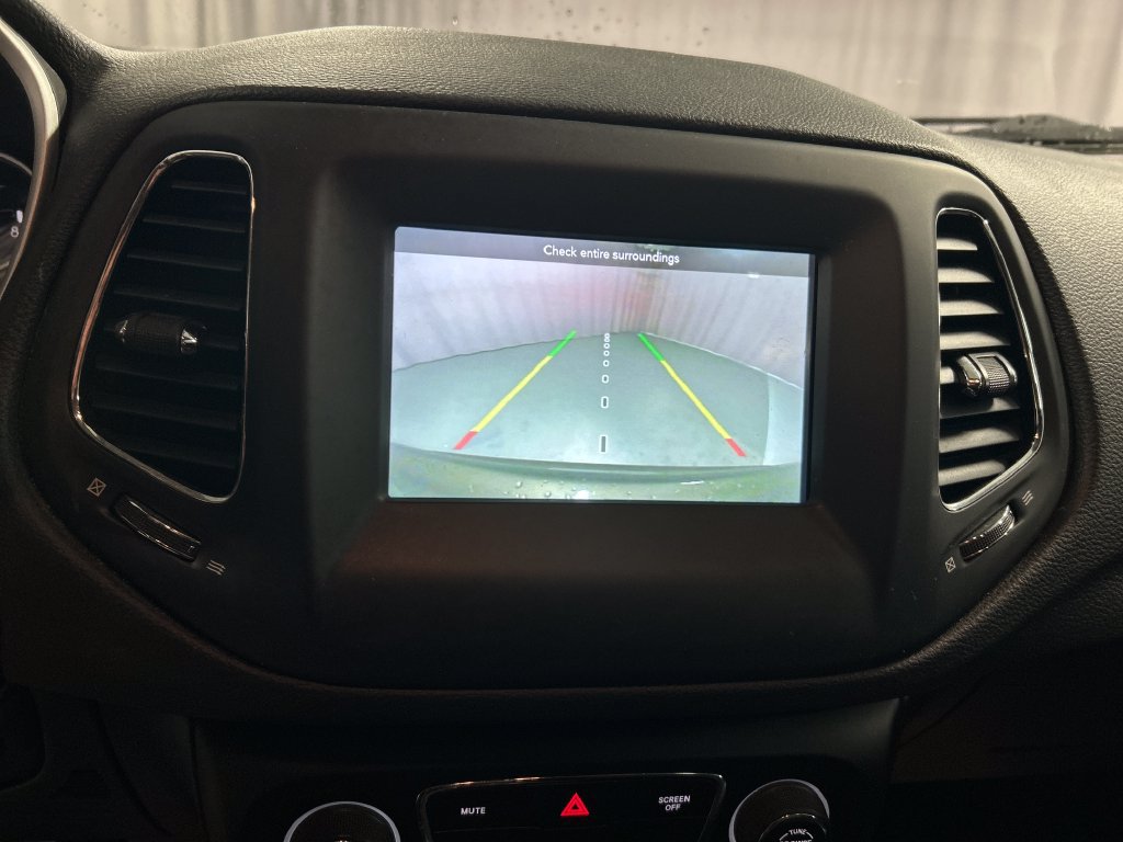 Used 2019 Jeep Compass Latitude w/ Cold Weather Group AWD/4WD image 16