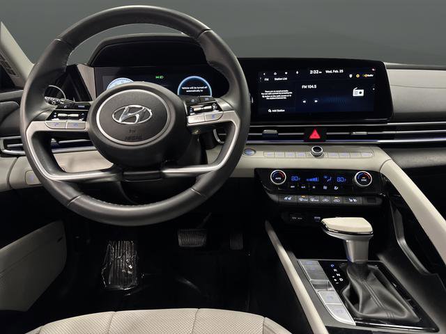 Used 2023 Hyundai Elantra Limited image 5