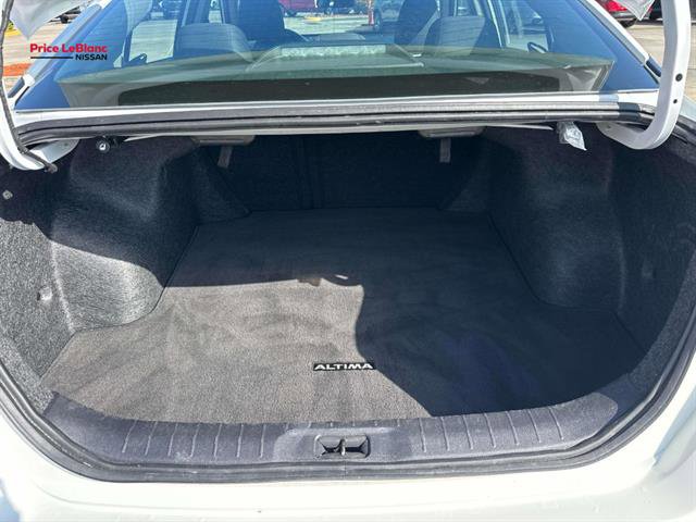 Used 2025 Nissan Altima 2.5 SV FWD image 8