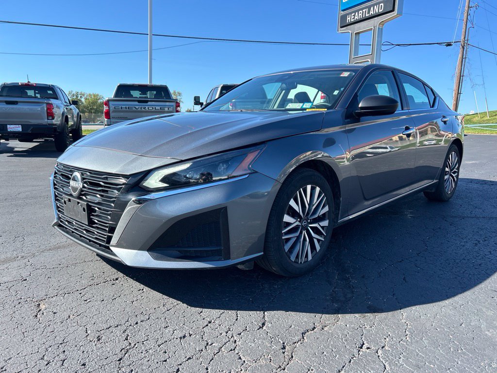 Used 2024 Nissan Altima 2.5 SV
