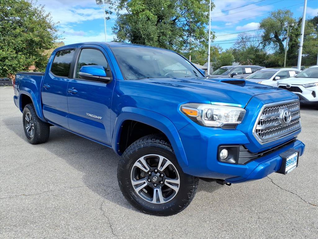 Used 2016 Toyota Tacoma TRD Sport w/ Towing Package AWD/4WD image 2