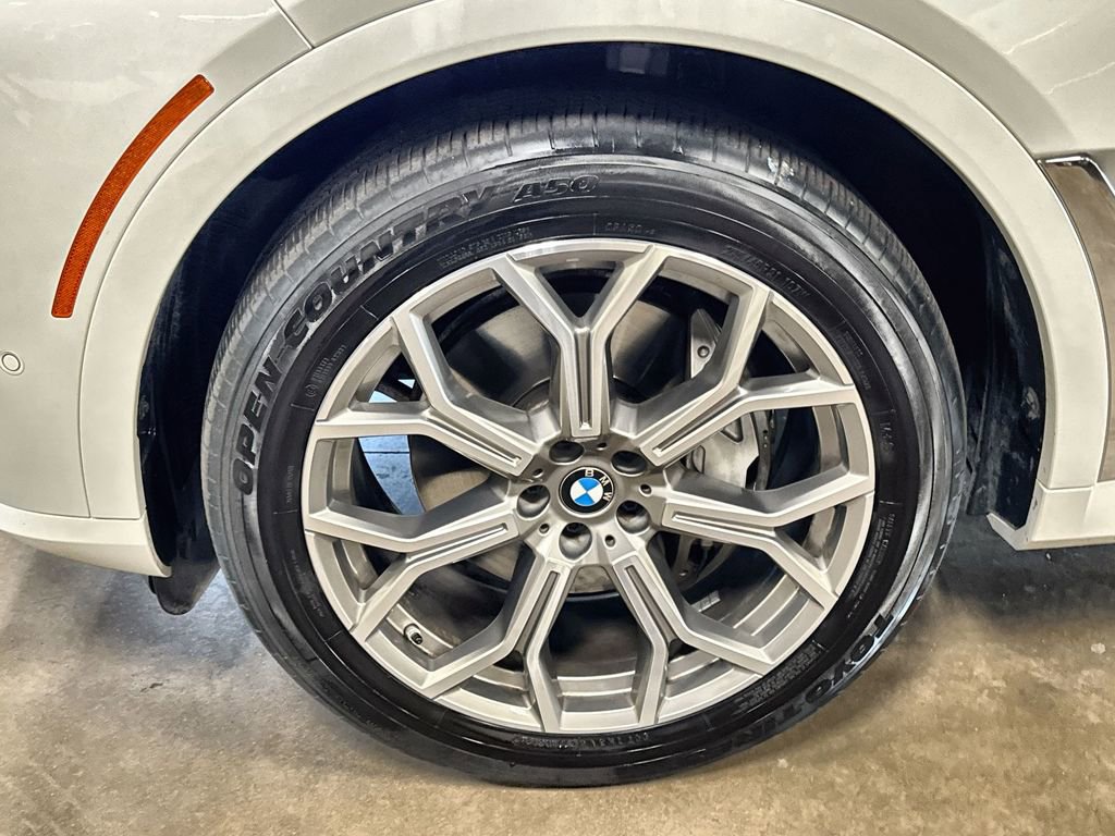 Used 2023 BMW X7 xDrive40i w/ Executive Package image 34