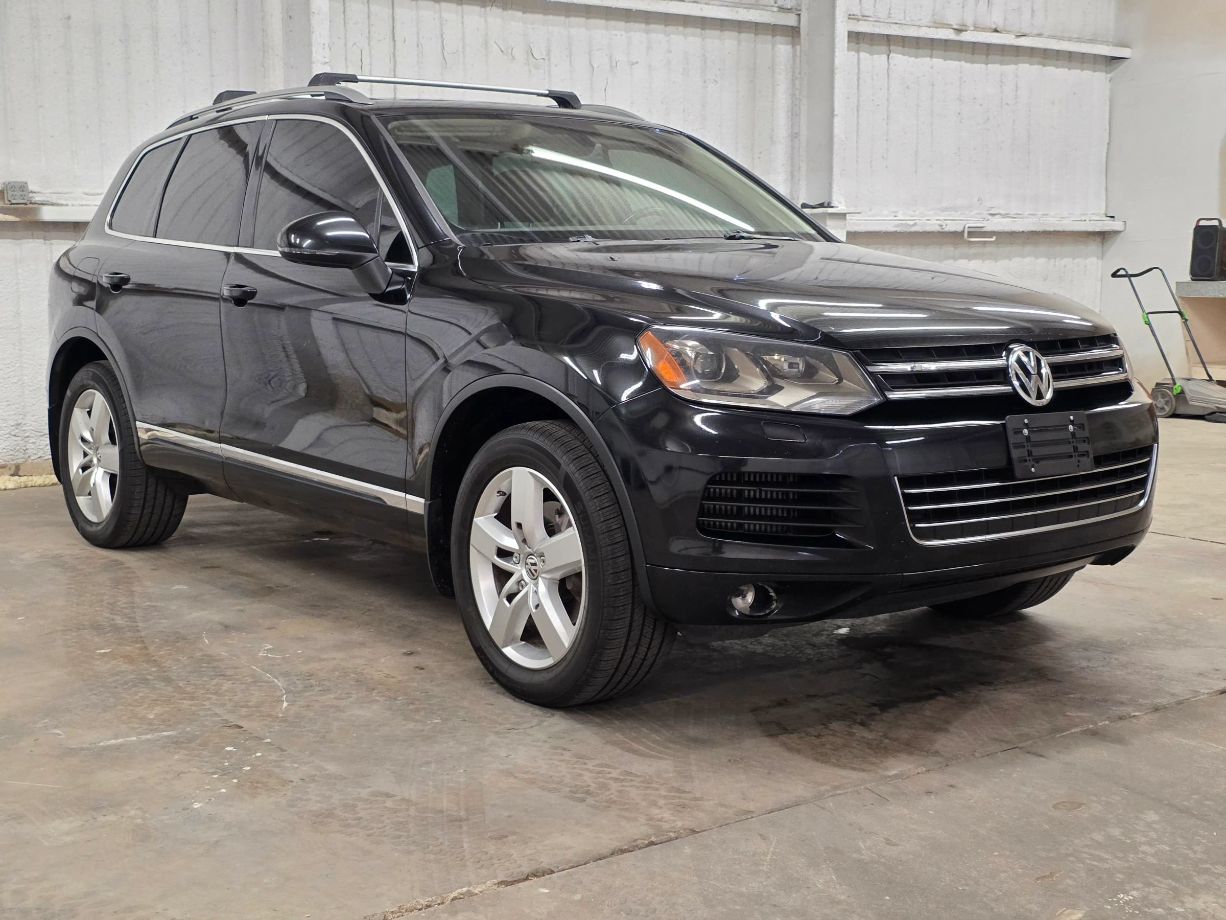 Used 2013 Volkswagen Touareg TDI AWD/4WD image 2