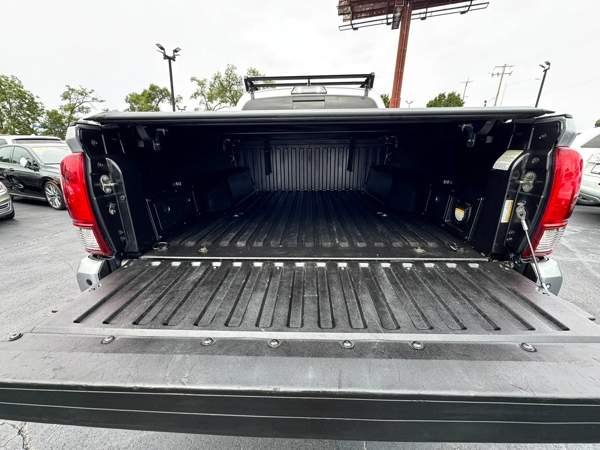 Used 2018 Toyota Tacoma TRD Off-Road w/ Technology Package AWD/4WD image 35