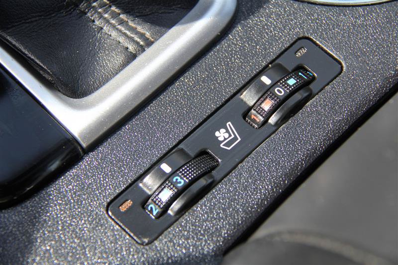 Used 2014 Toyota Highlander Limited FWD image 36