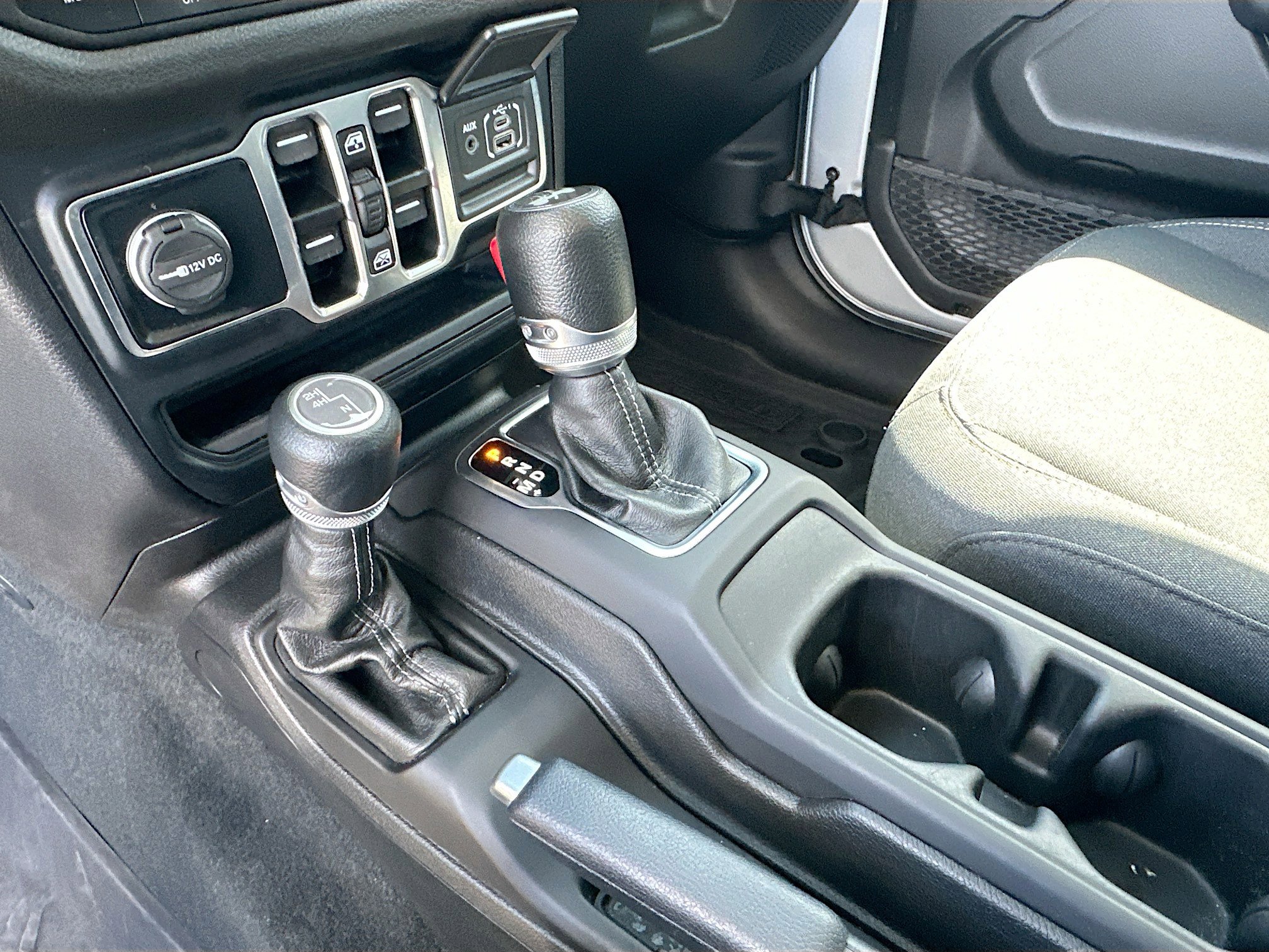 Used 2024 Jeep Wrangler Sport S AWD/4WD image 16