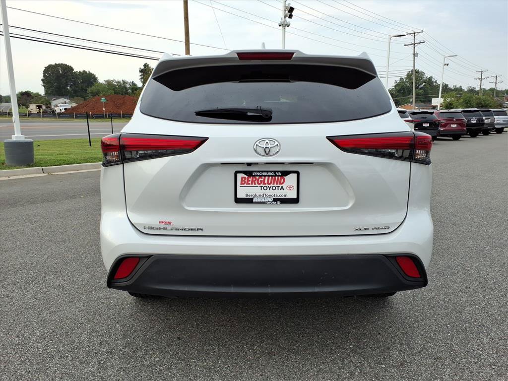 Used 2023 Toyota Highlander XLE AWD/4WD image 12
