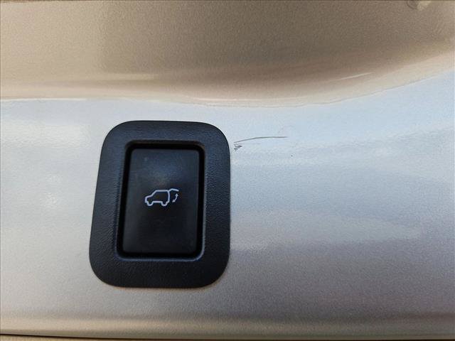 Used 2016 Toyota Highlander Limited w/ Driver Technology Package AWD/4WD image 6