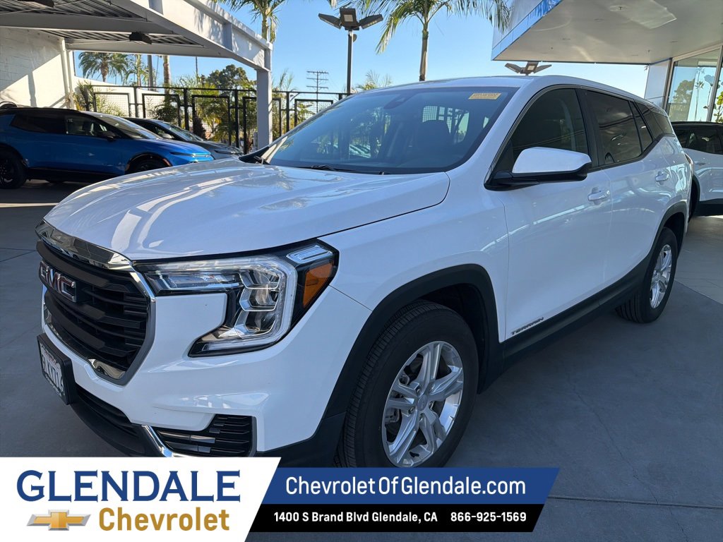 Used 2024 GMC Terrain SLE image 3