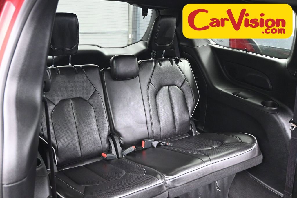 Used 2025 Chrysler Pacifica Limited image 34