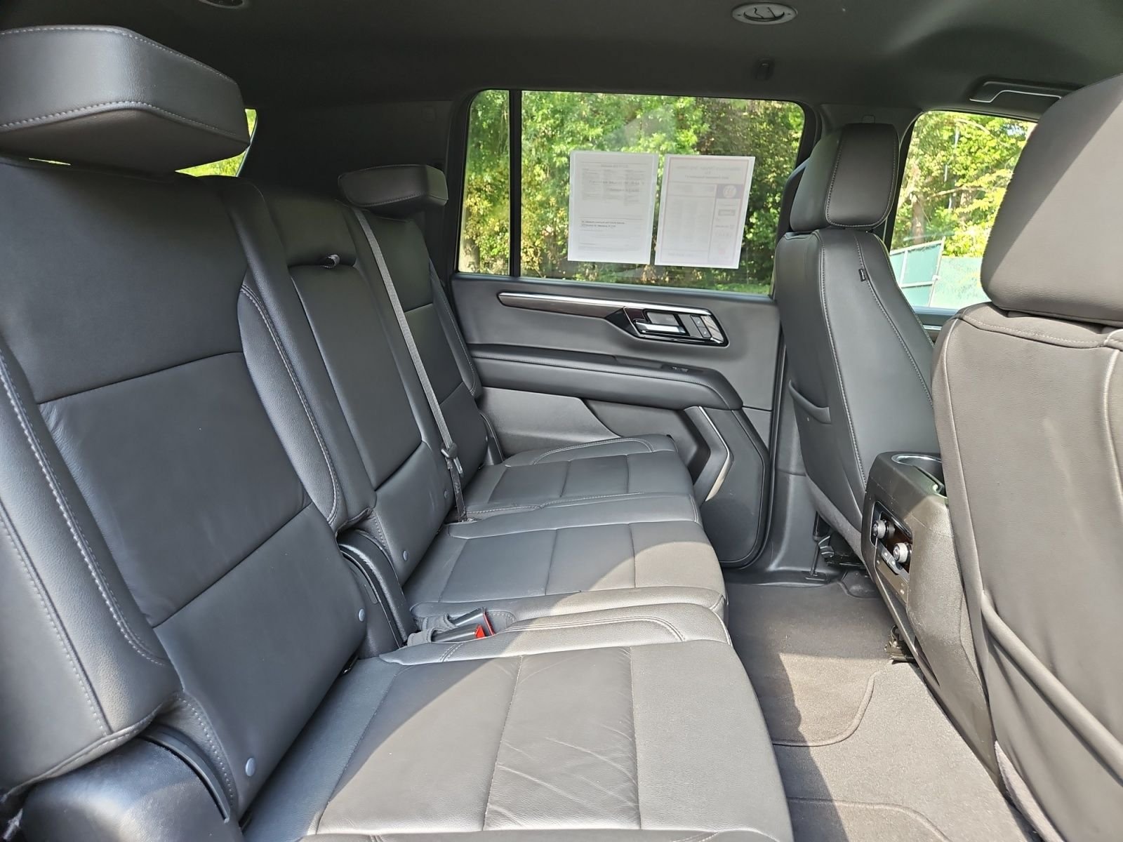 Used 2025 Chevrolet Suburban LT RWD image 17