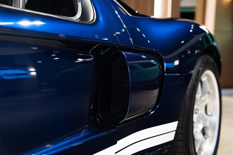 Used 2006 Ford GT RWD image 36