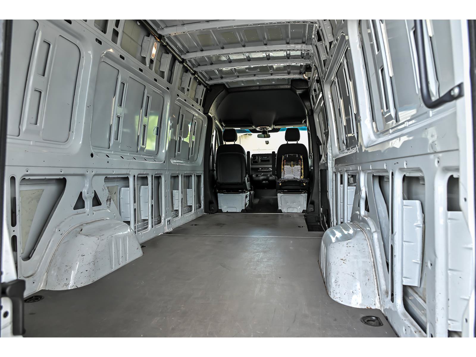 Used 2024 Mercedes-Benz Sprinter 2500 image 5