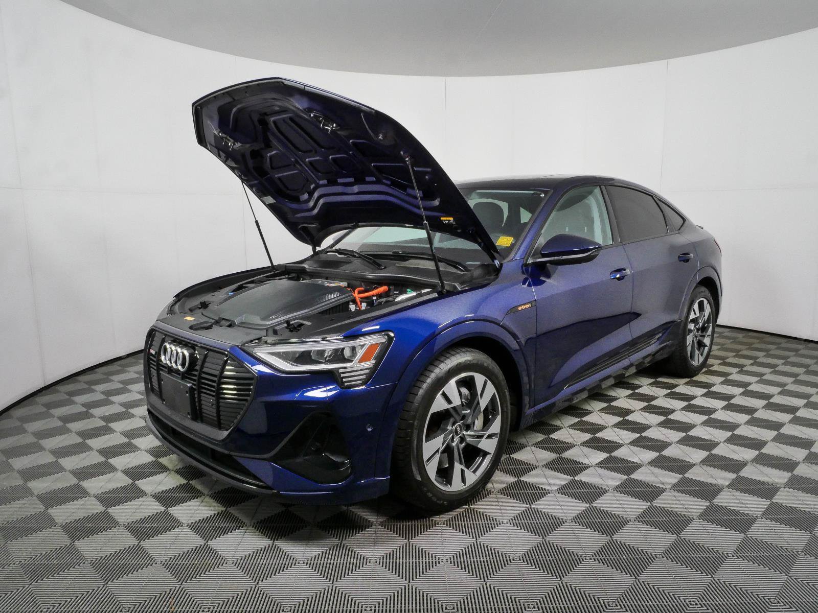 Used 2022 Audi e-tron Premium w/ Convenience Plus Package AWD/4WD image 12