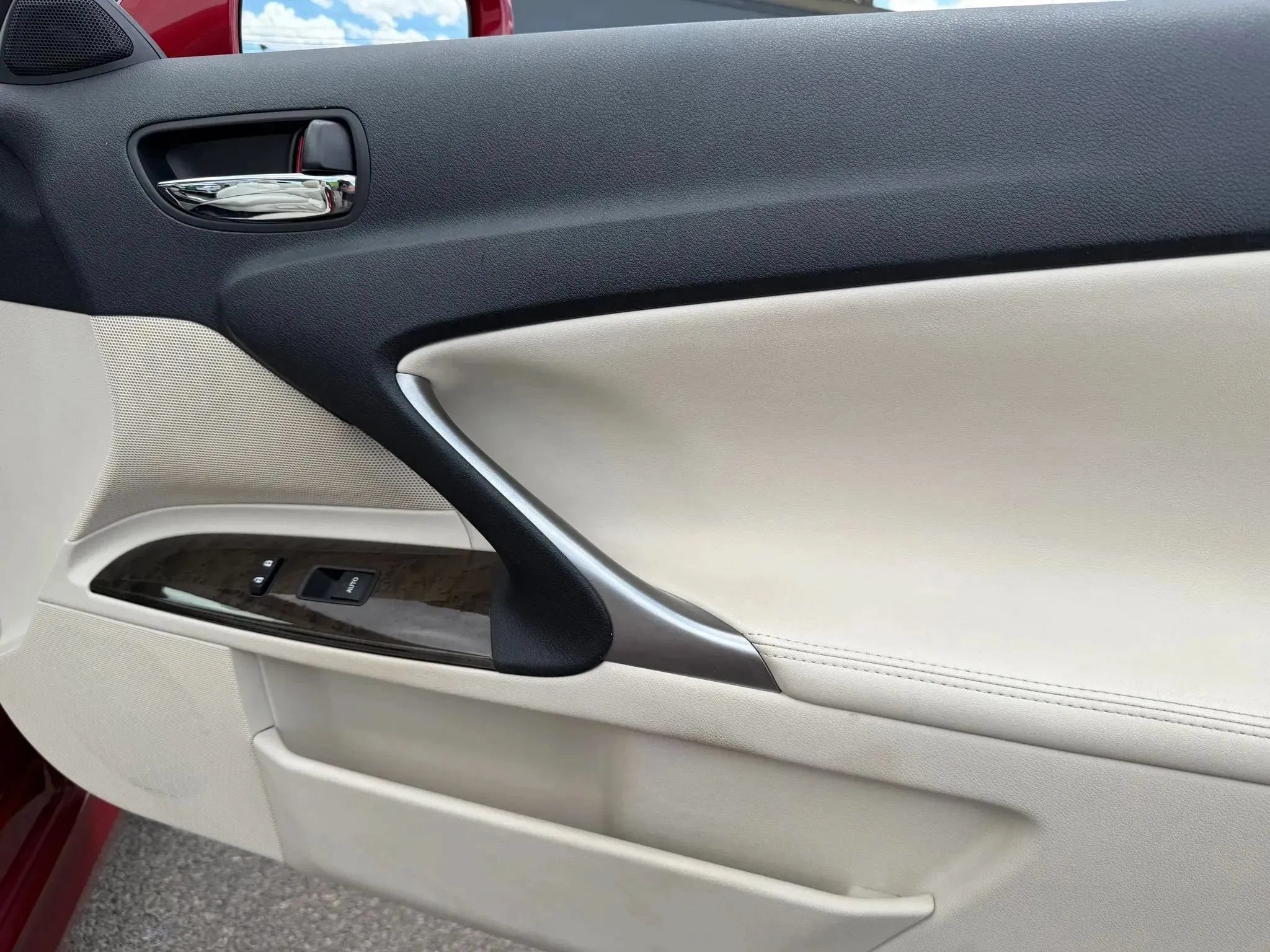 Used 2010 Lexus IS 250C RWD image 21