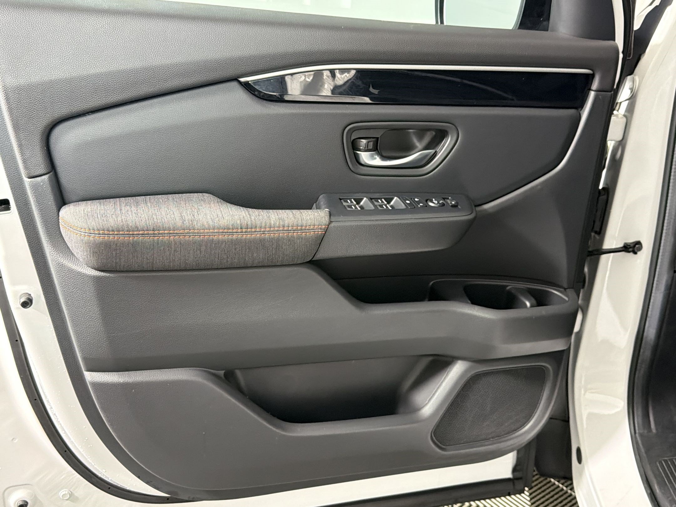 Used 2024 Honda Pilot Sport image 12
