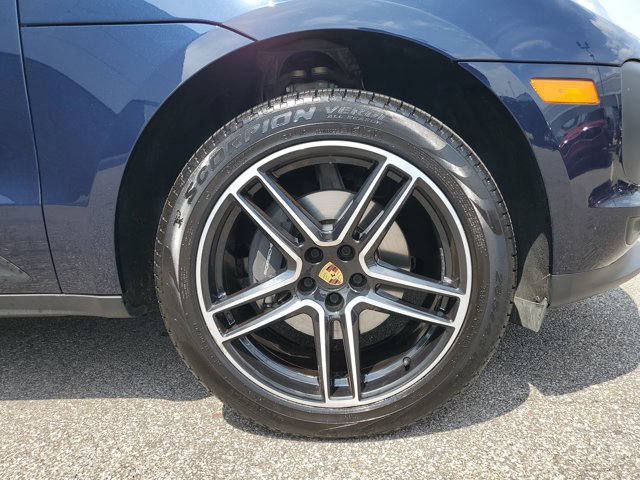 Certified 2020 Porsche Macan AWD/4WD image 11