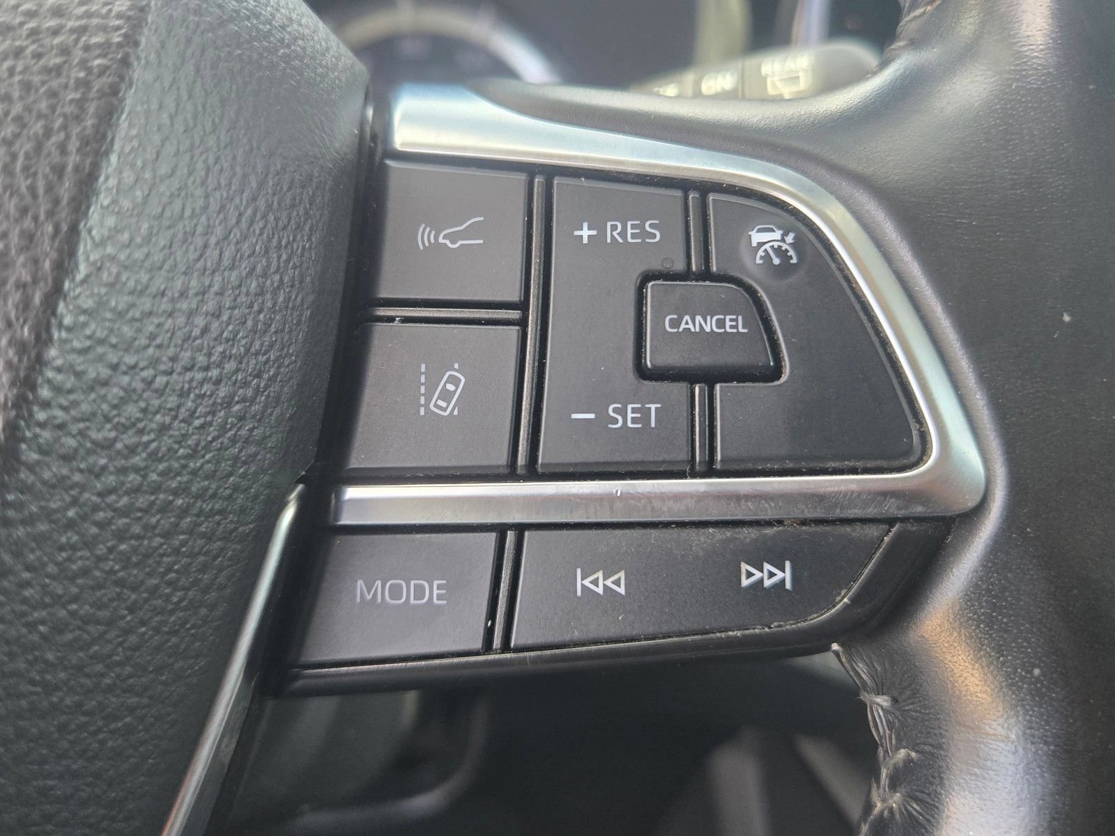 Used 2021 Toyota Highlander LE FWD image 22