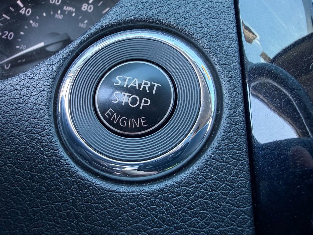 Used 2017 Nissan Rogue SV w/ SV Premium Package image 16