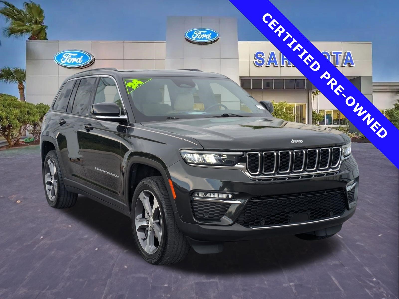 Used 2024 Jeep Grand Cherokee Limited w/ Luxury Tech Group II RWD image 1